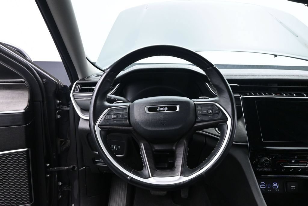 Used 2022 Jeep Grand Cherokee L Limited AWD/4WD image 32