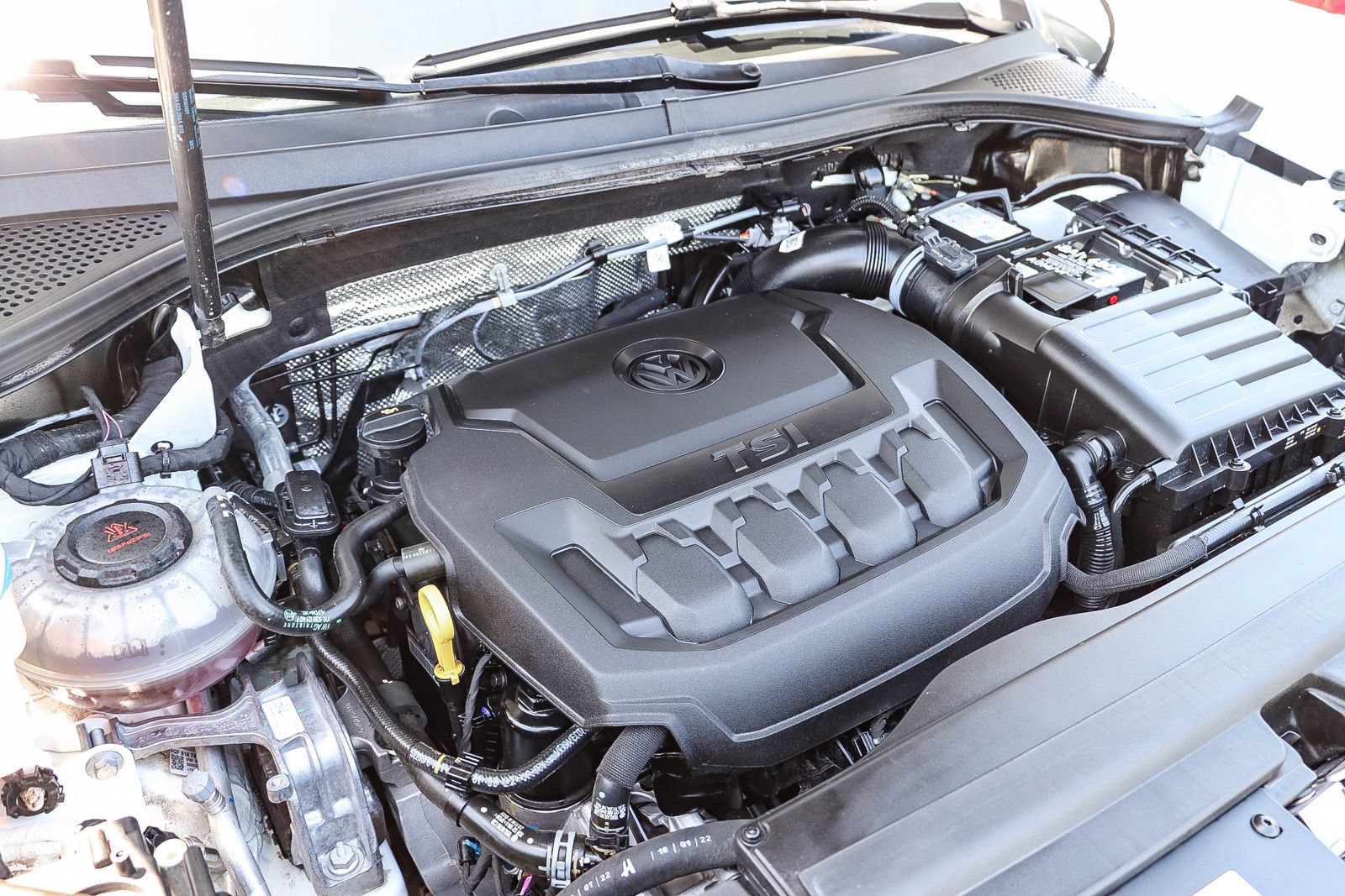 Certified 2022 Volkswagen Tiguan SE FWD image 28
