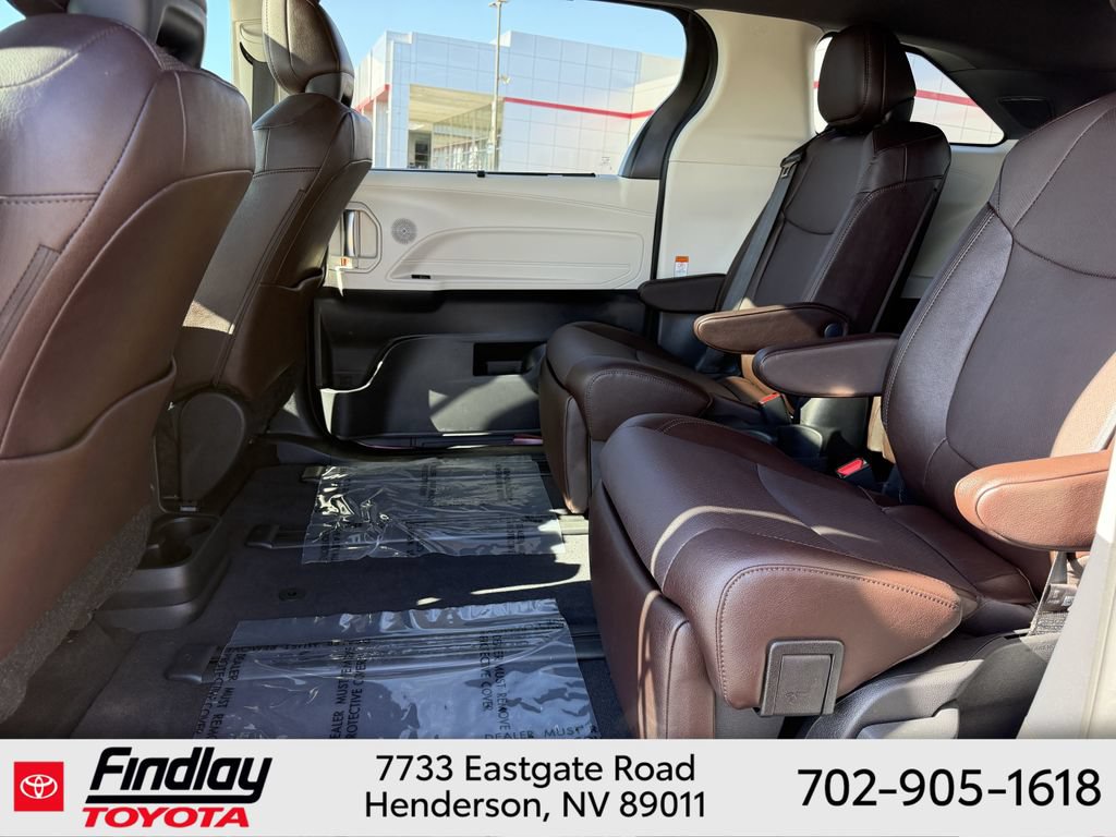 Certified 2023 Toyota Sienna Platinum FWD image 7