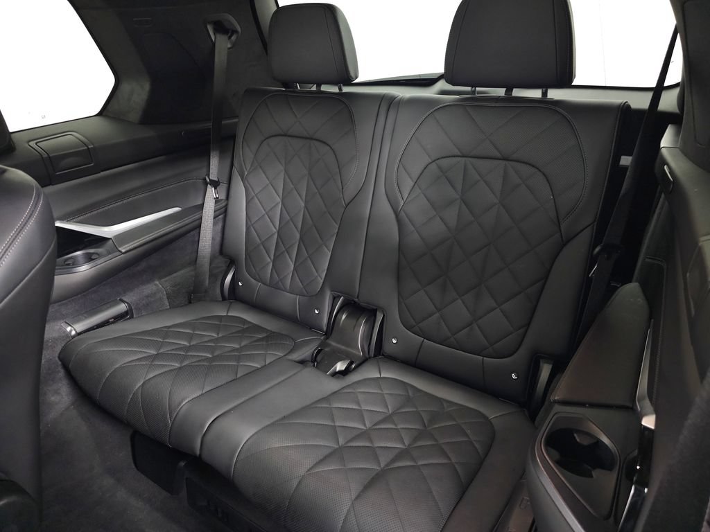 Used 2023 BMW X7 xDrive40i w/ M Sport Package AWD/4WD image 38
