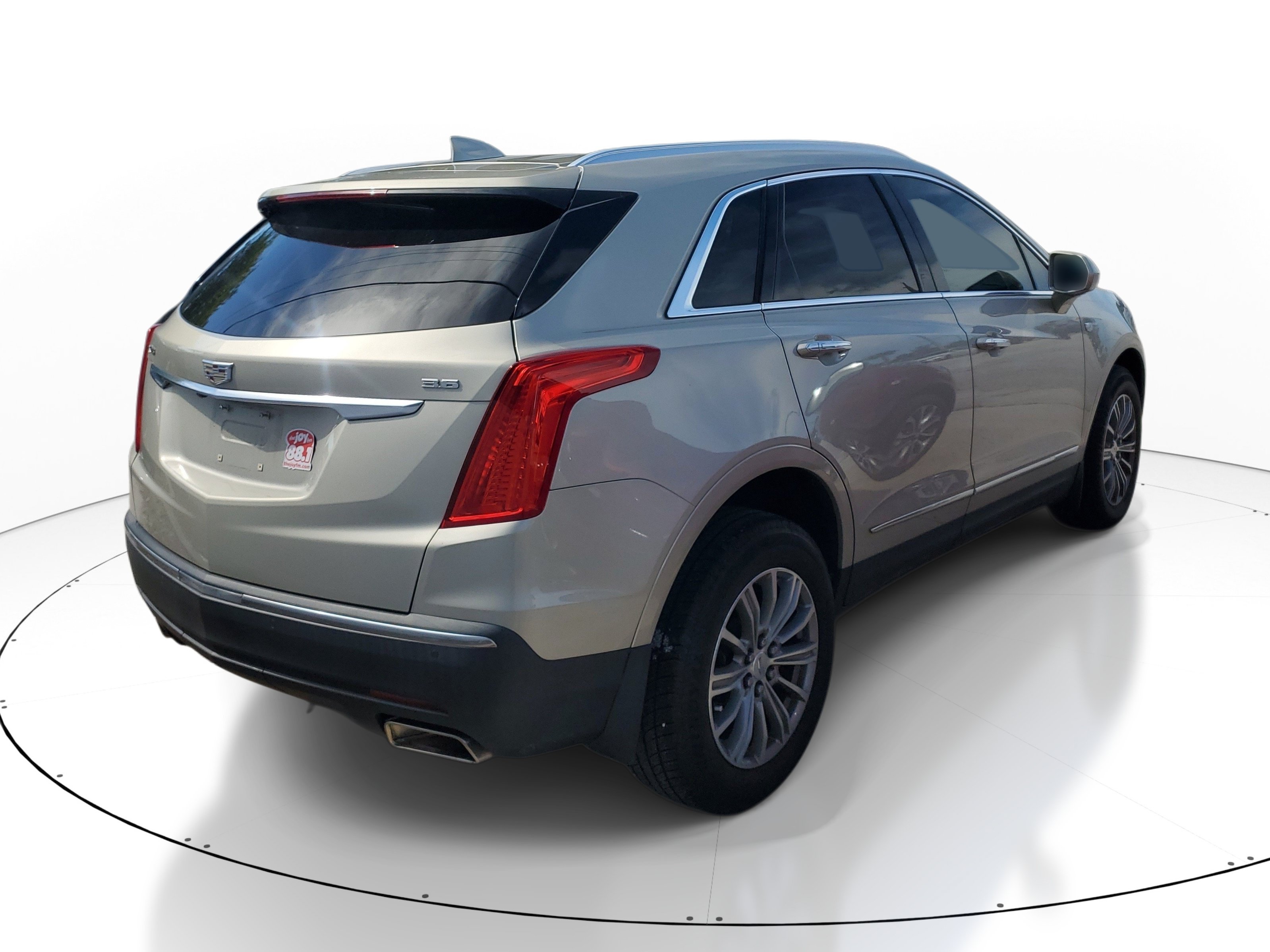 Used 2017 Cadillac XT5 Luxury w/ Driver Awareness Package FWD image 5