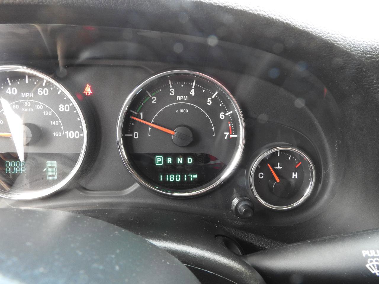 Used 2018 Jeep Wrangler Sahara w/ Connectivity Group AWD/4WD image 12