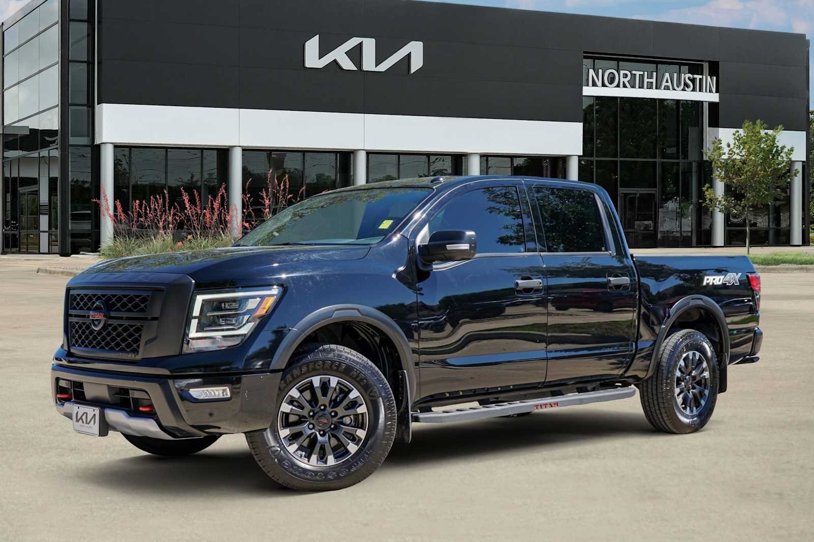 Used 2021 Nissan Titan PRO-4X w/ Pro-4x Convenience Package AWD/4WD image 1