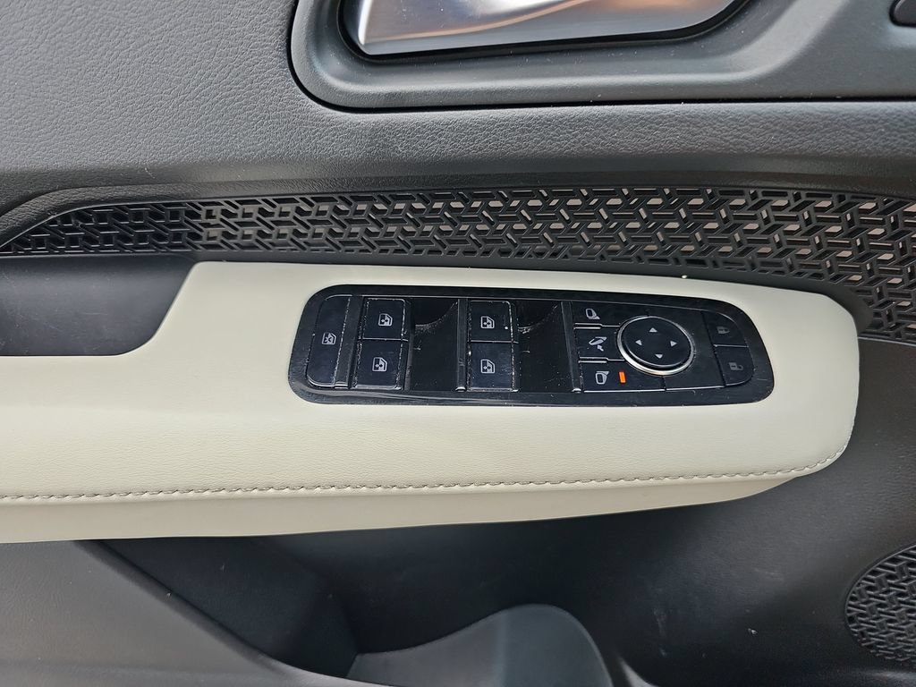 Used 2024 Nissan Ariya AWD image 27