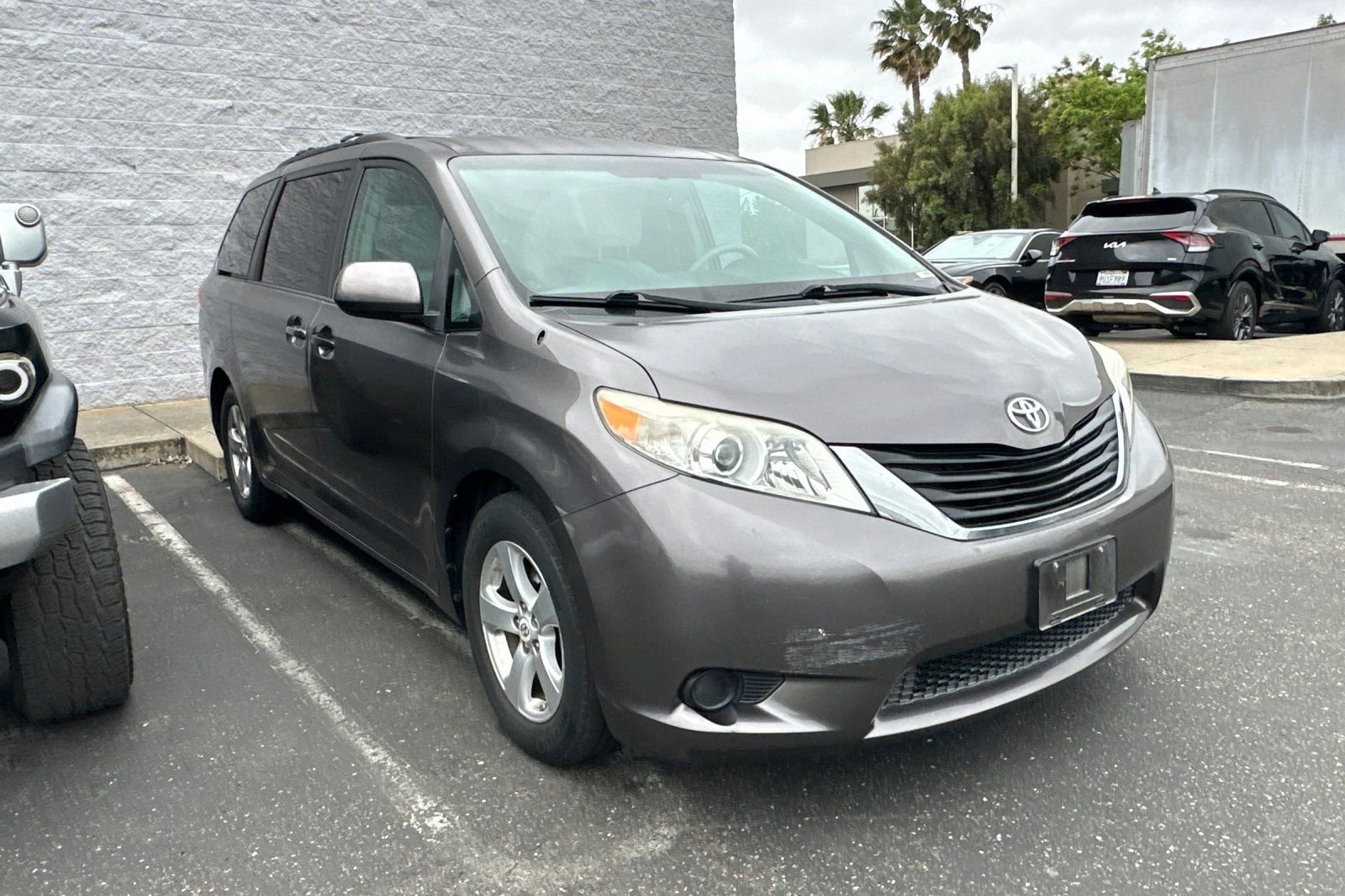 Used 2012 Toyota Sienna LE image 2