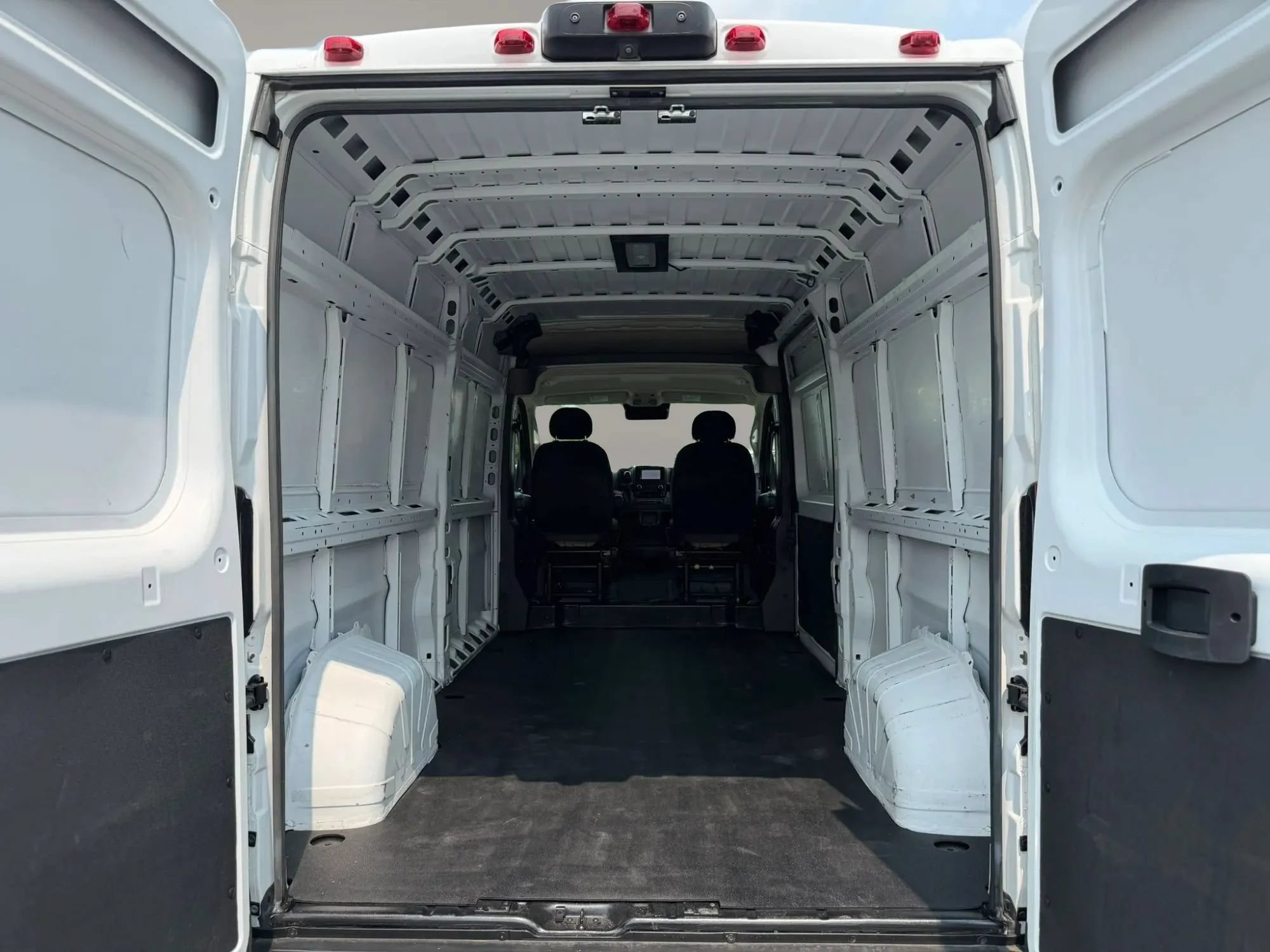 Used 2023 RAM ProMaster 2500 FWD image 4