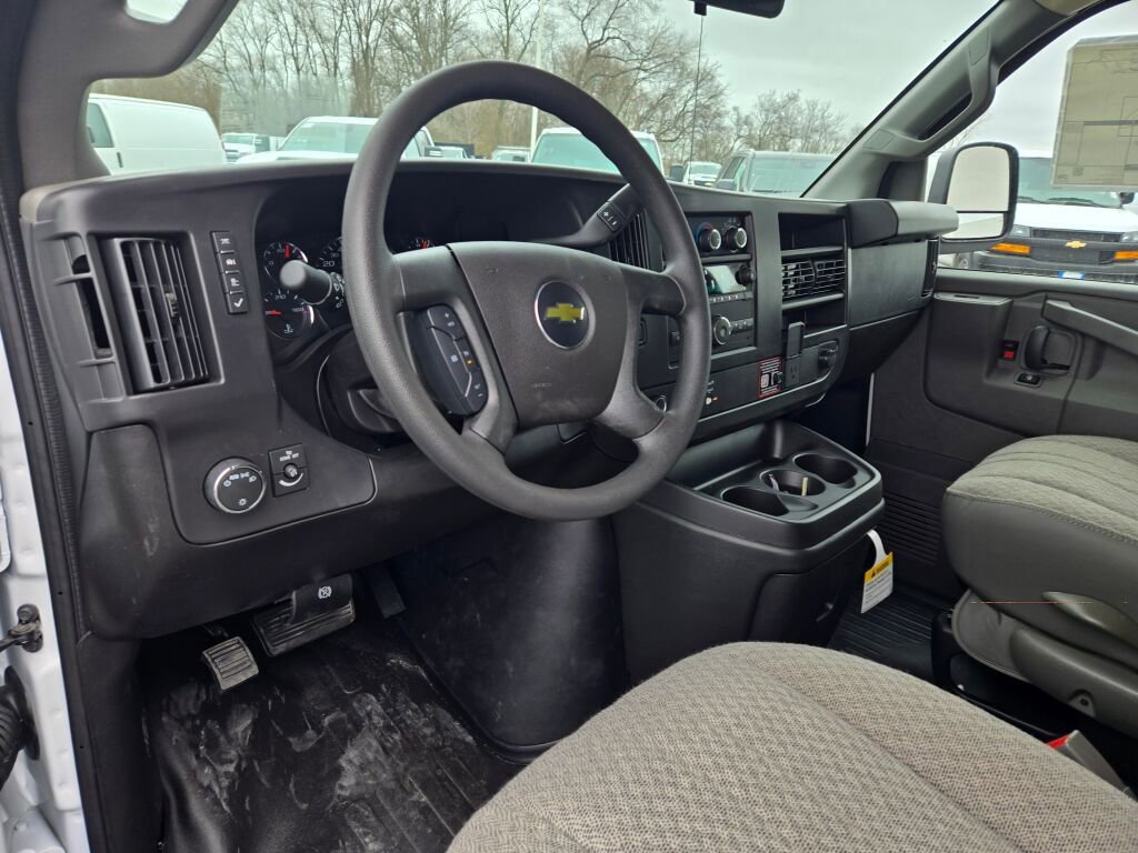 New 2026 Chevrolet Express 2500 image 17