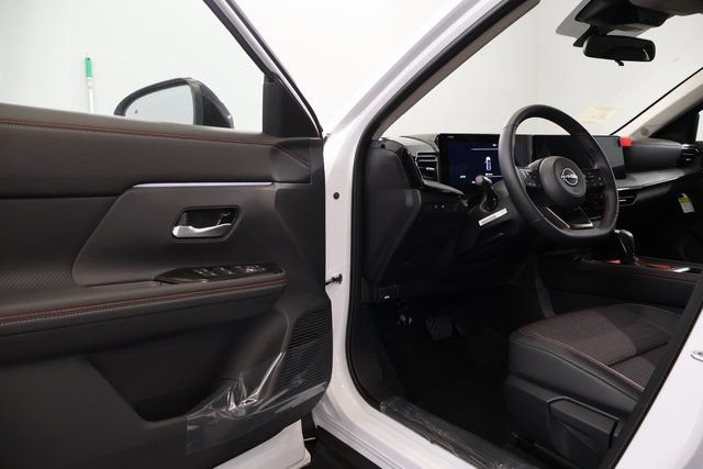 New 2026 Nissan Kicks SR w/ SR Premium Package AWD/4WD image 9