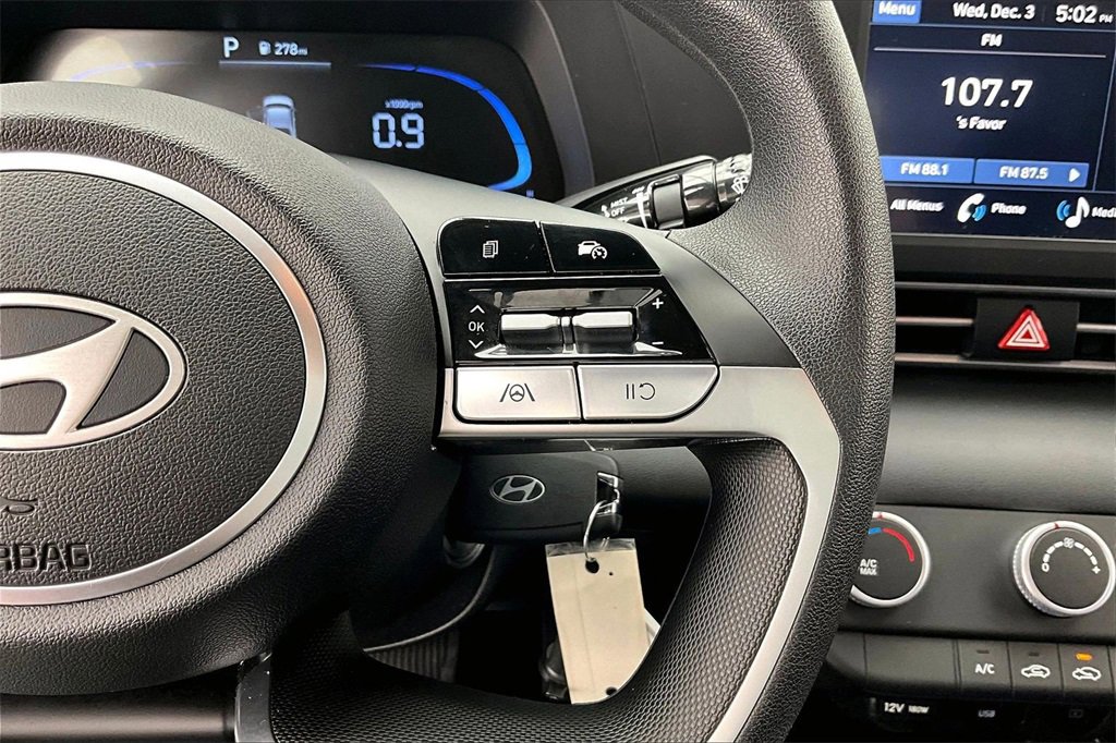 Used 2025 Hyundai Elantra SE image 19