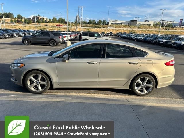 Used 2016 Ford Fusion SE w/ Equipment Group 201A FWD image 4