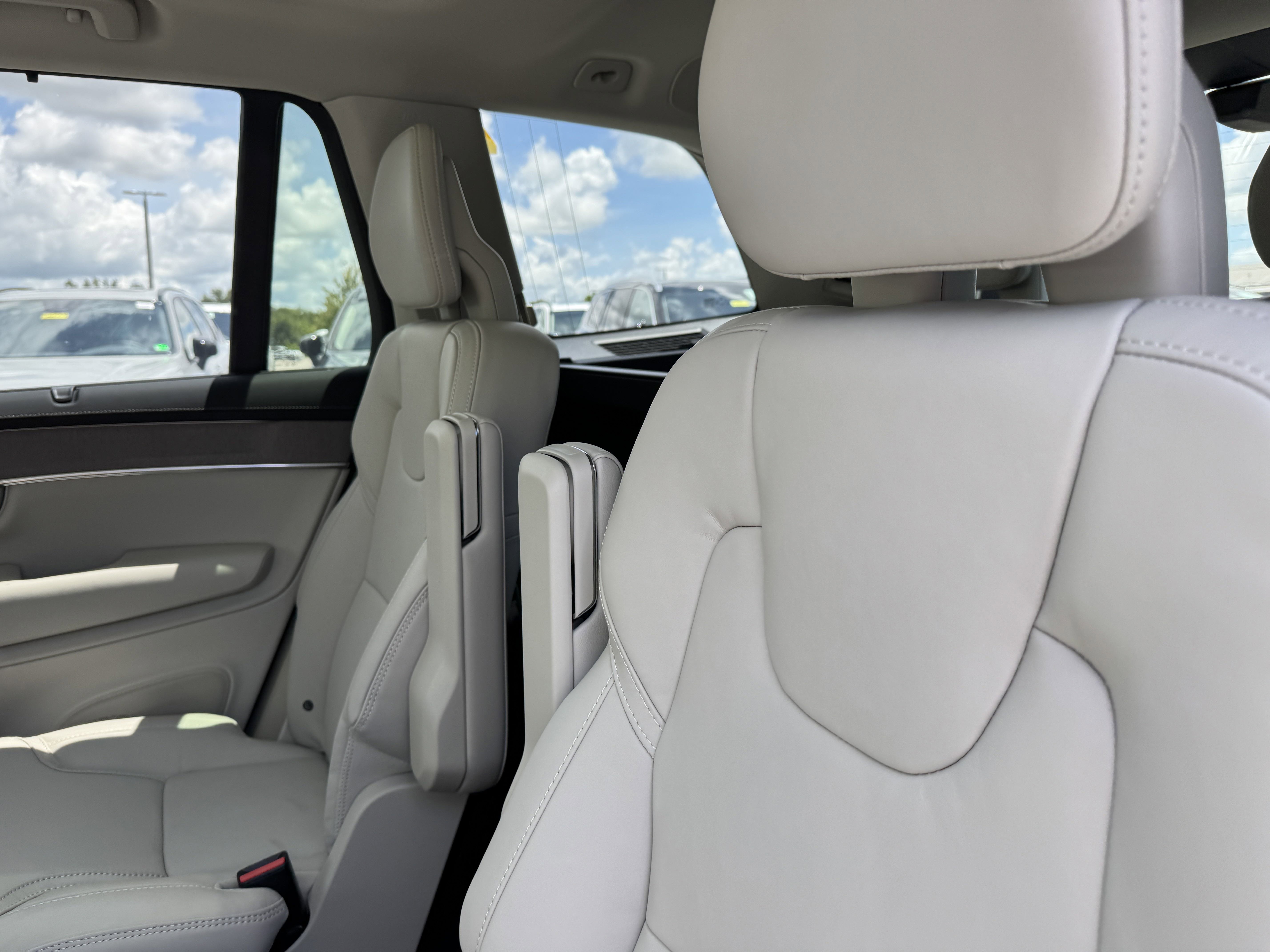 New 2026 Volvo XC90 B5 Ultra image 18