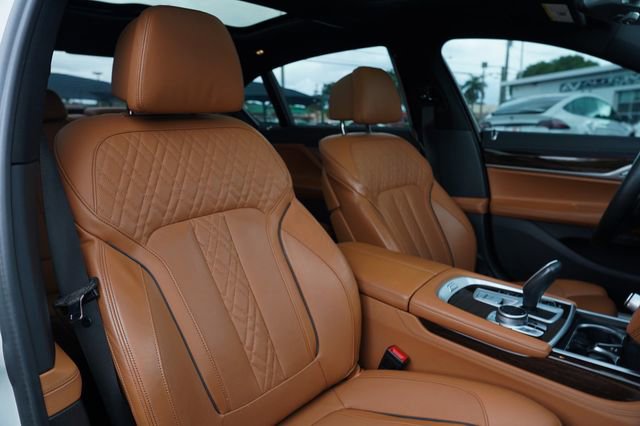 Used 2022 BMW 740i w/ M Sport Package RWD image 19
