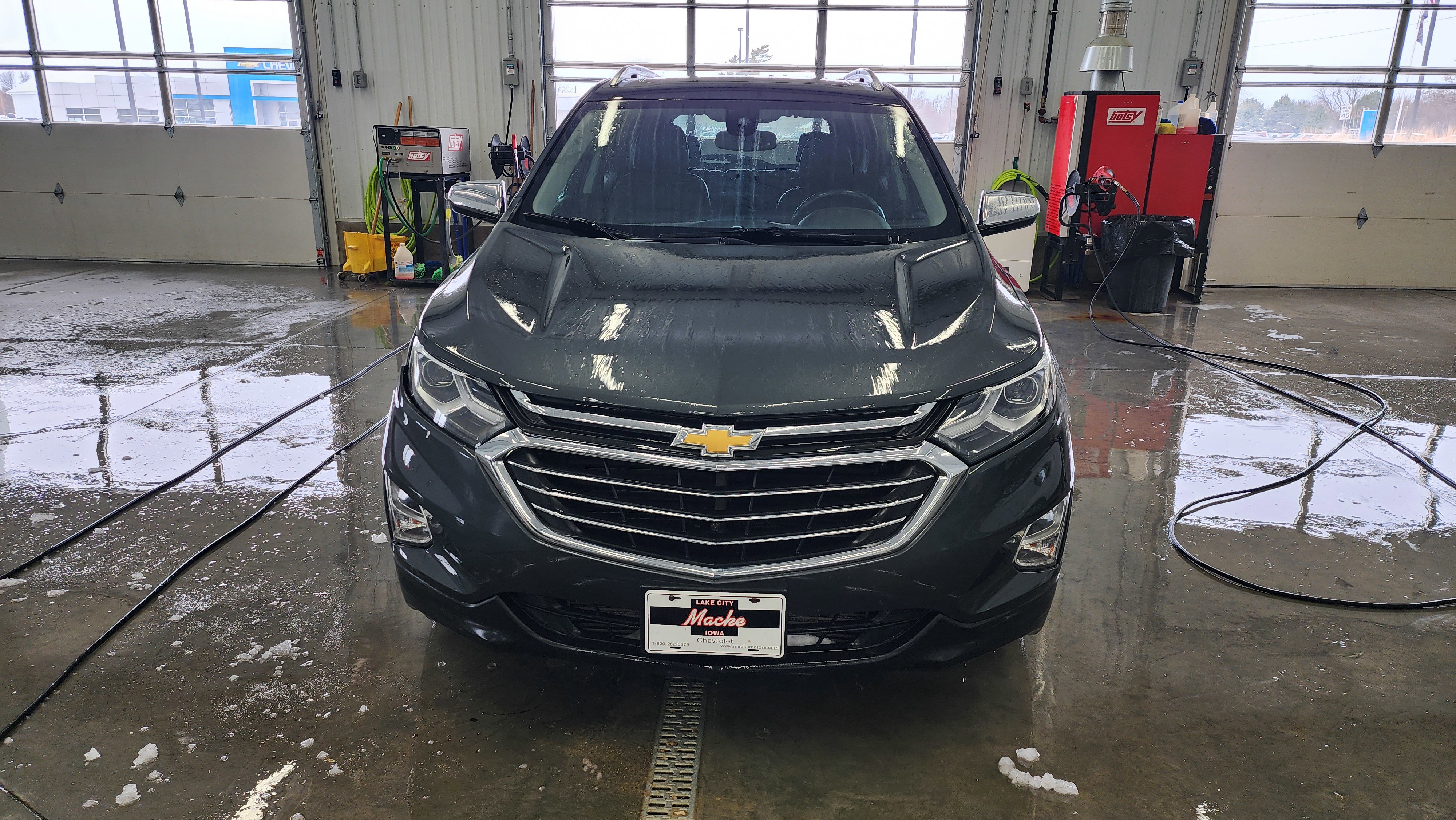 Used 2018 Chevrolet Equinox Premier FWD image 2