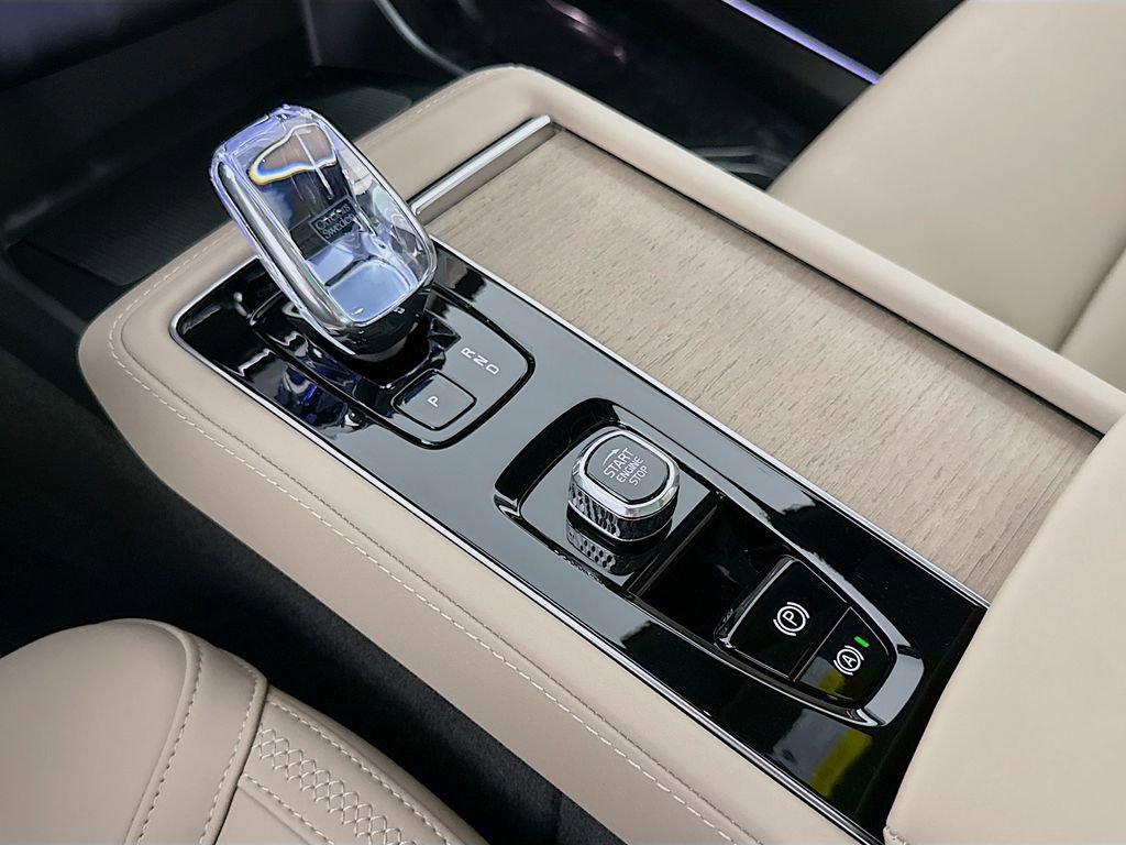 New 2026 Volvo XC90 T8 Plus w/ Protection Package Premier image 16