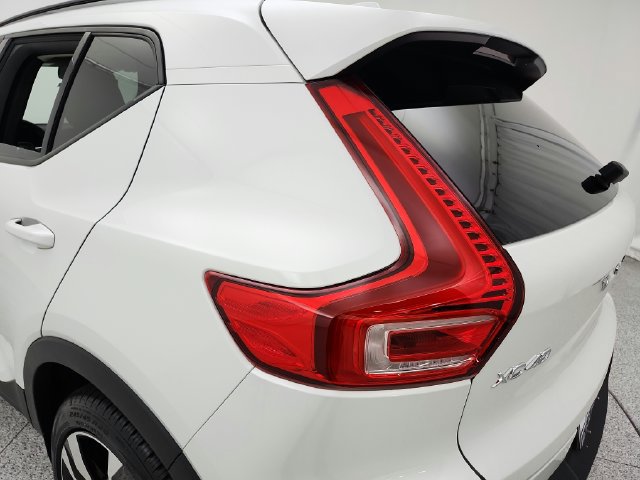 Certified 2025 Volvo XC40 B5 Ultra AWD/4WD image 39