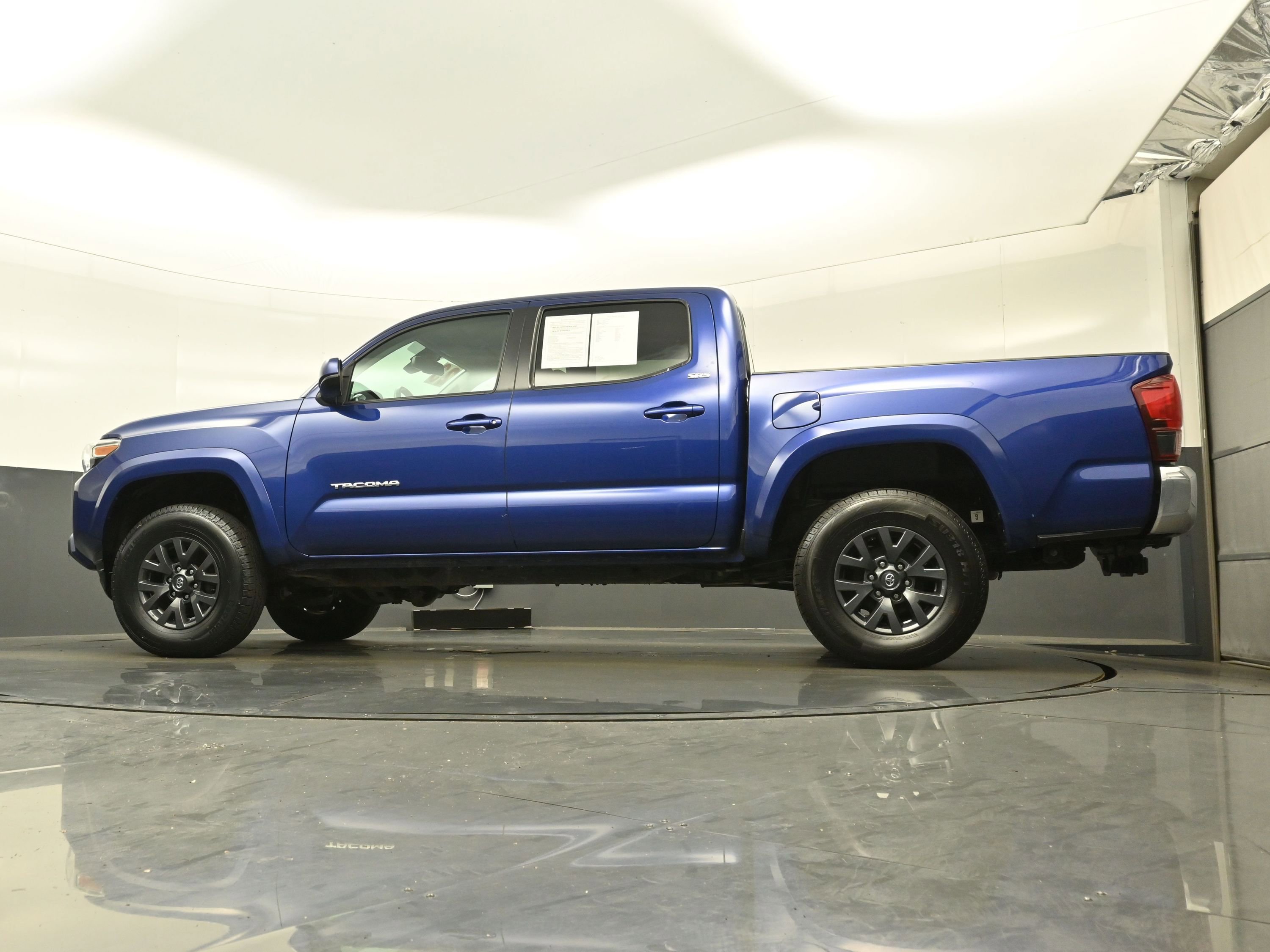 Used 2023 Toyota Tacoma SR5 AWD/4WD image 29