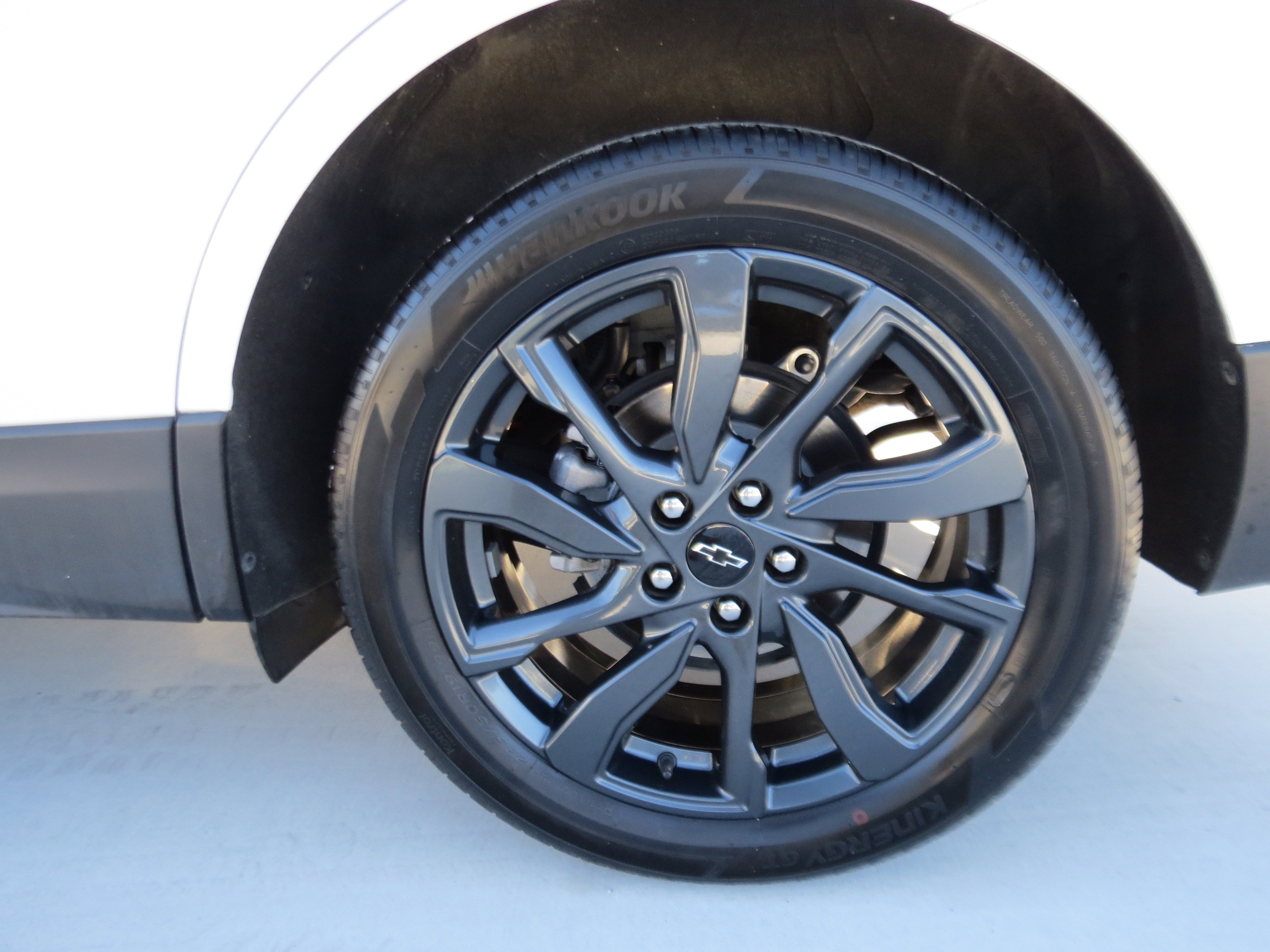 Used 2022 Chevrolet Equinox RS w/ RS Leather Package image 9