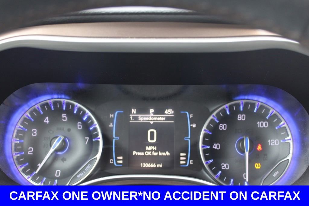 Used 2017 Chrysler Pacifica Touring-L image 36