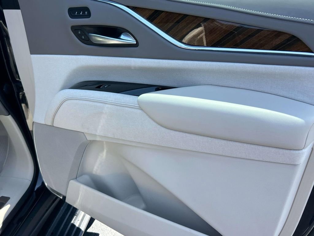 Certified 2023 Cadillac Escalade Sport Platinum w/ Heavy-Duty Trailer Package AWD/4WD image 25
