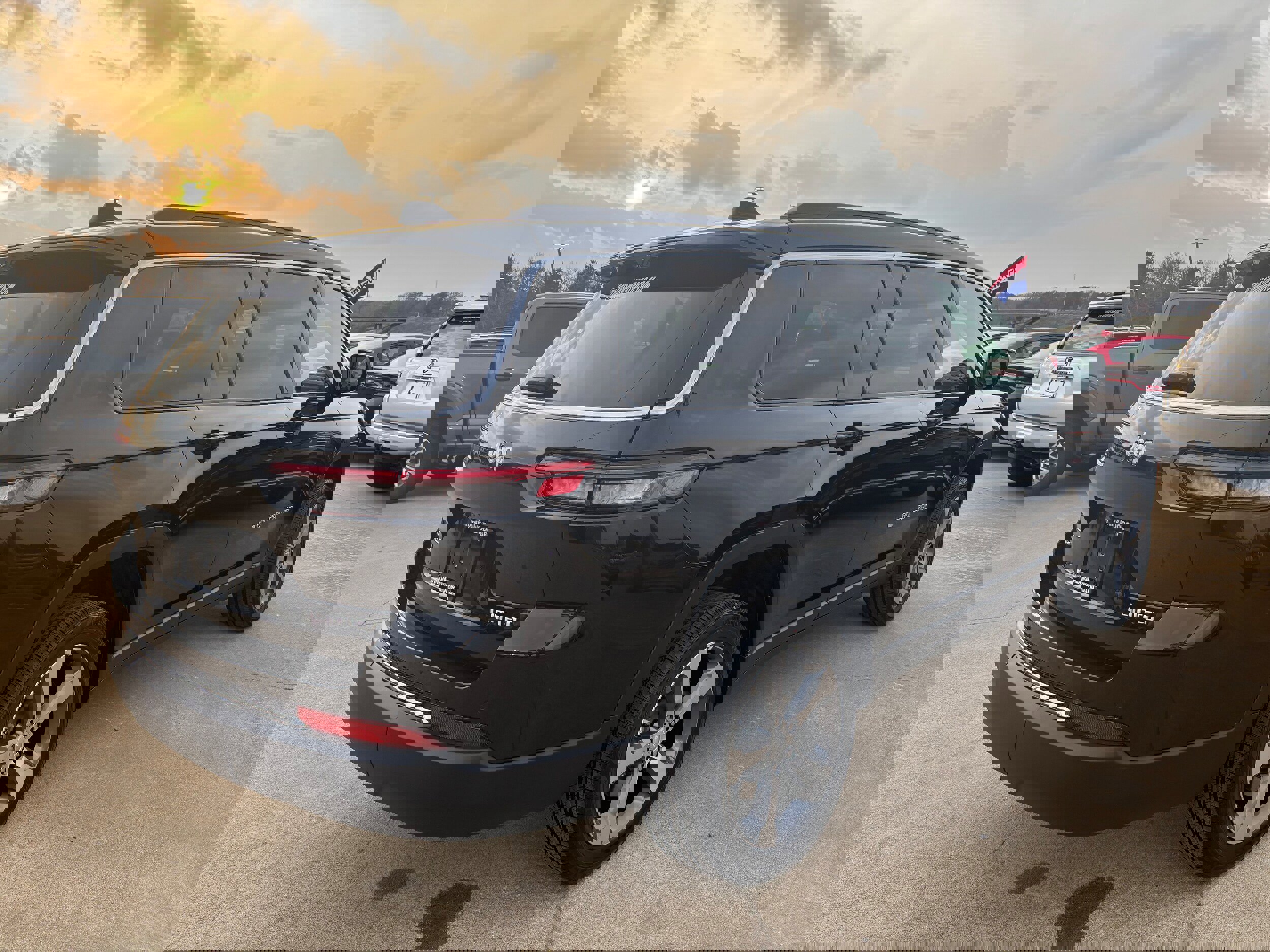 New 2025 Jeep Grand Cherokee L Limited w/ Luxury Tech Group II image 4