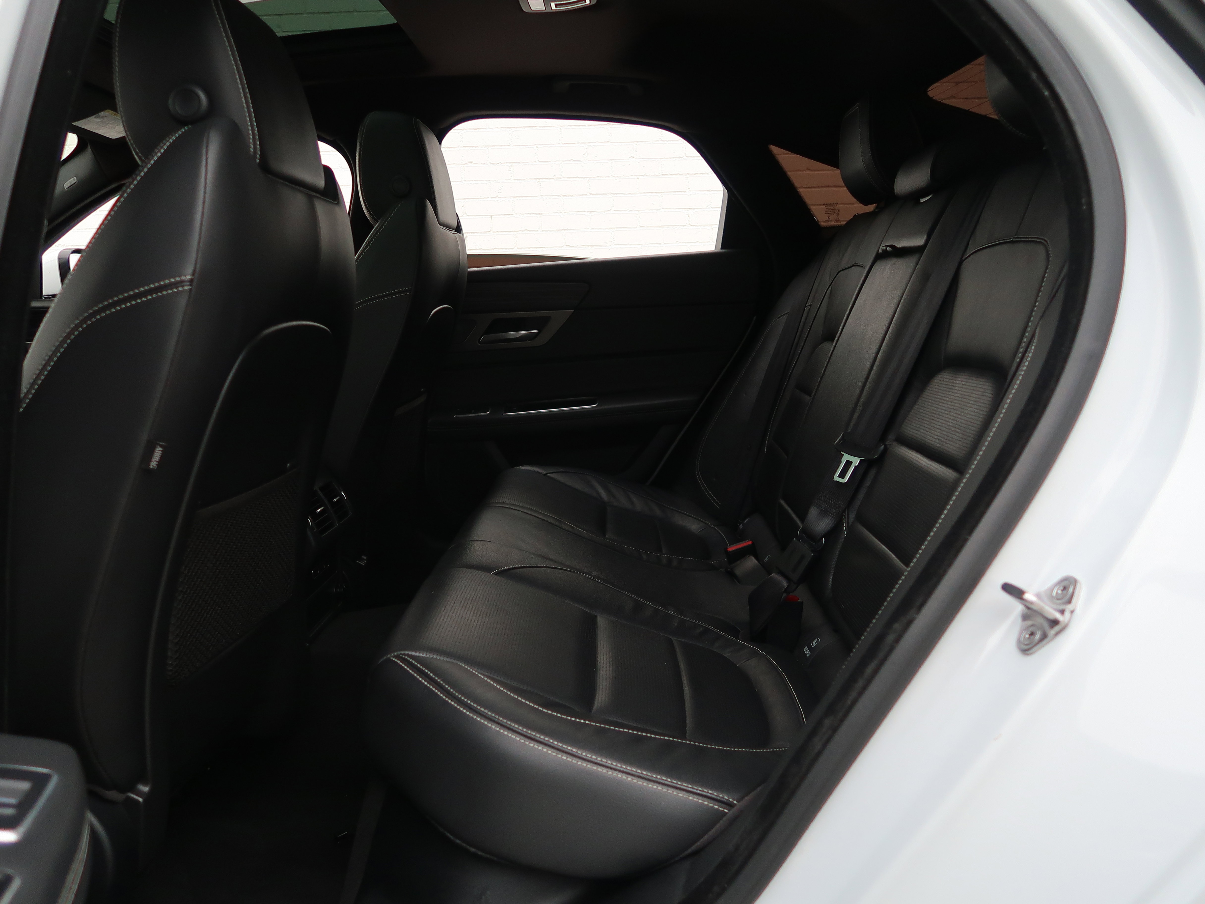 Used 2016 Jaguar XF S RWD image 43
