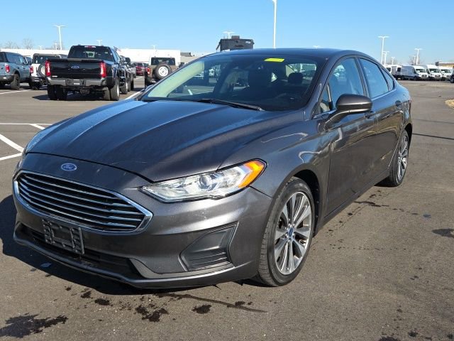 Used 2020 Ford Fusion SE image 2