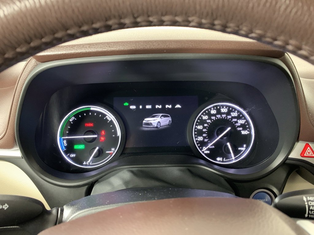 Used 2021 Toyota Sienna Platinum image 6