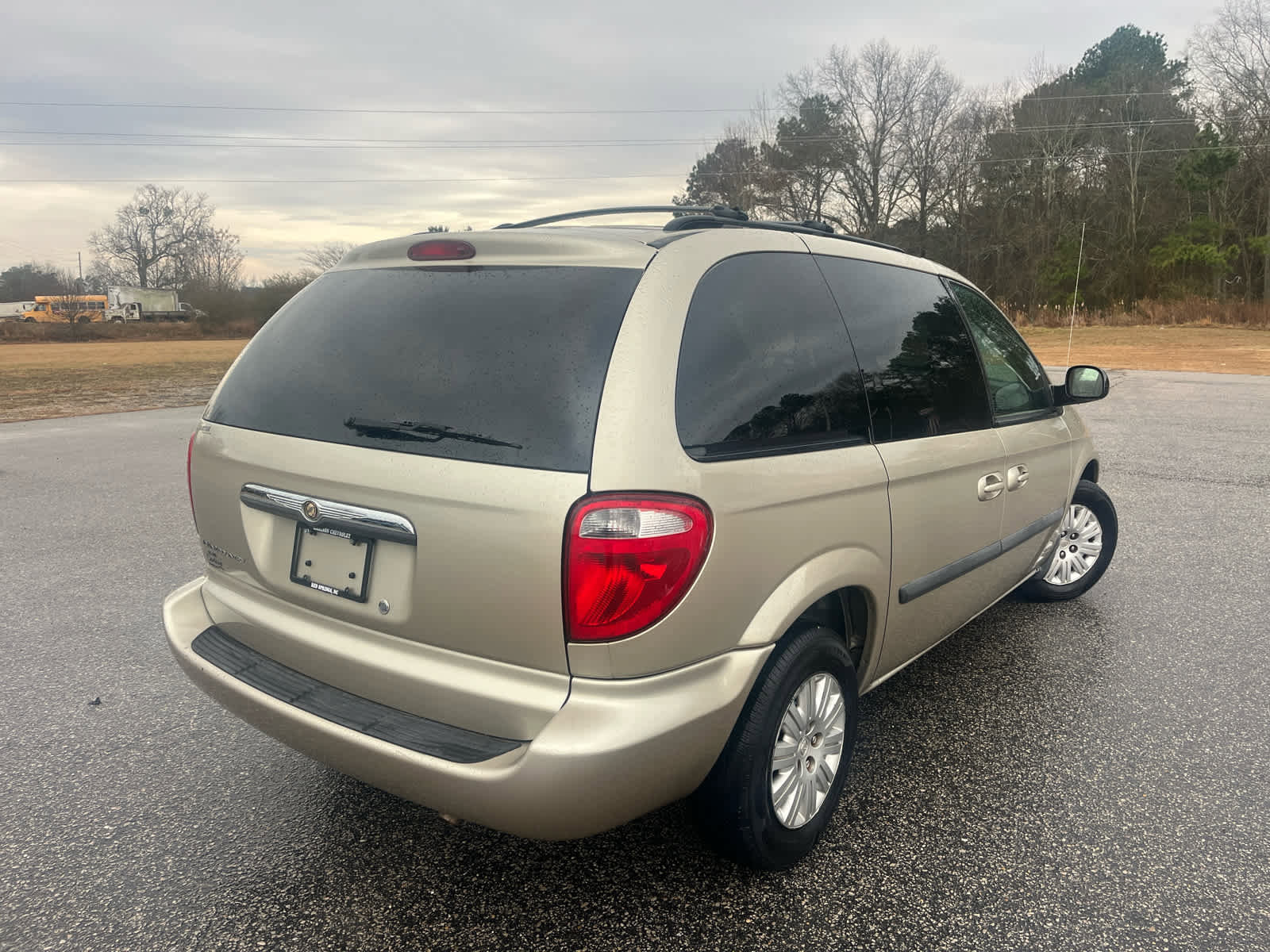 Used 2007 Chrysler Town & Country w/ Popular Equipment Group I image 8