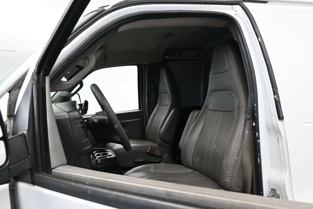 Used 2018 Chevrolet Express 2500 RWD image 10