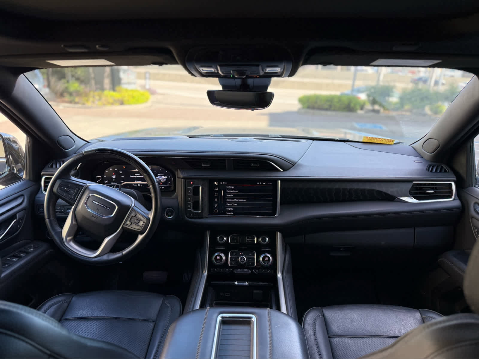 Used 2023 GMC Yukon XL Denali w/ Denali Reserve Package image 6