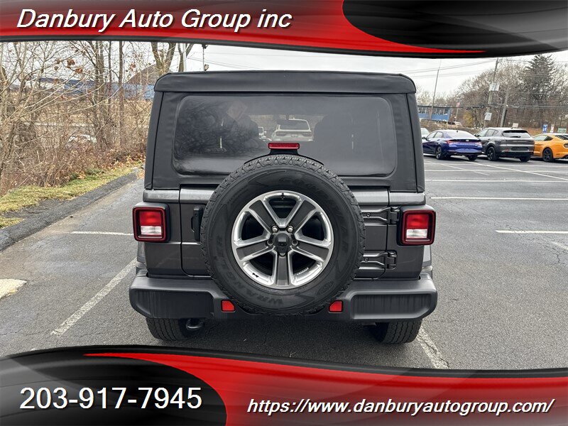Used 2022 Jeep Wrangler Unlimited Sahara w/ Cold Weather Group AWD/4WD image 5