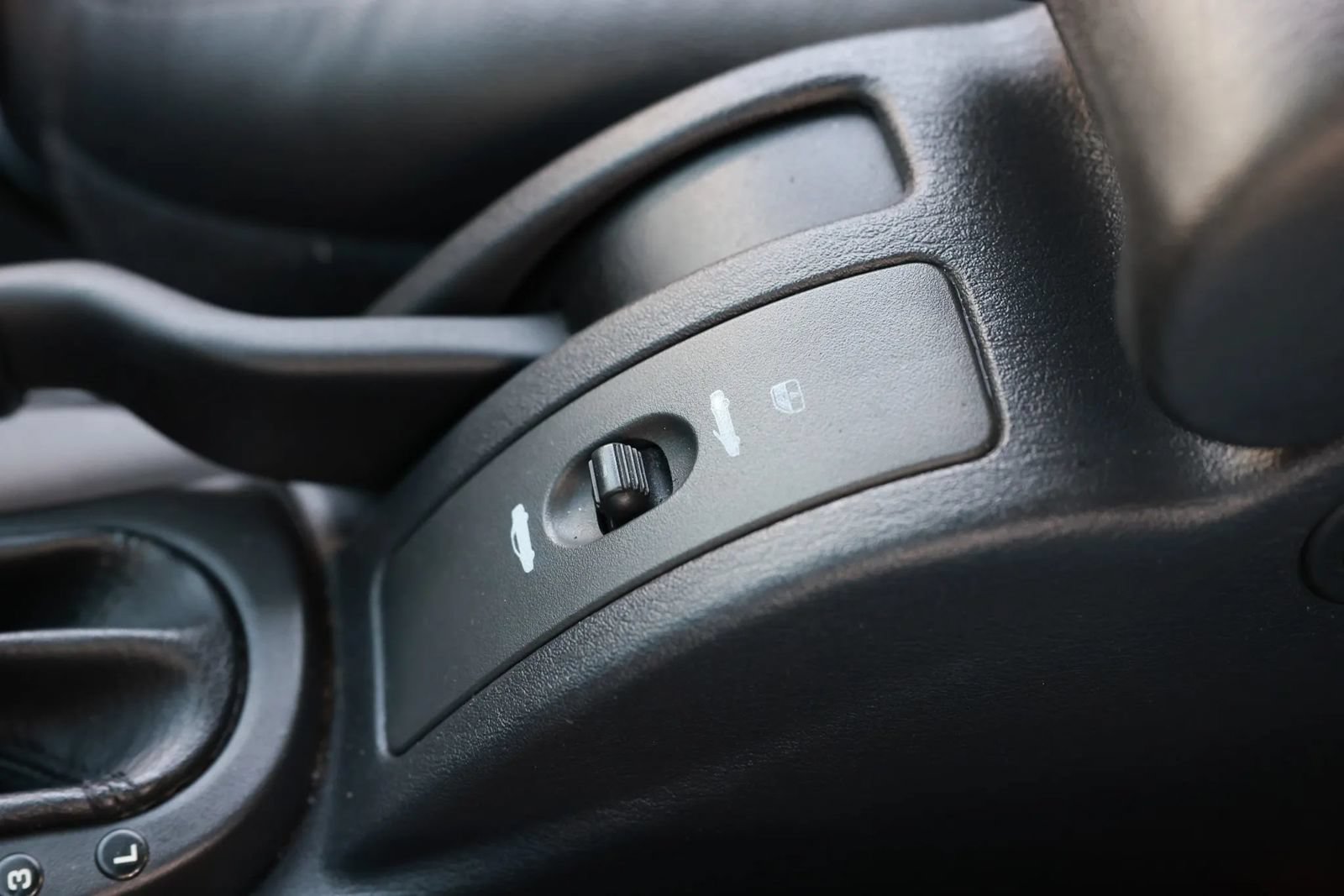 Used 2006 Chrysler Sebring Touring FWD image 38