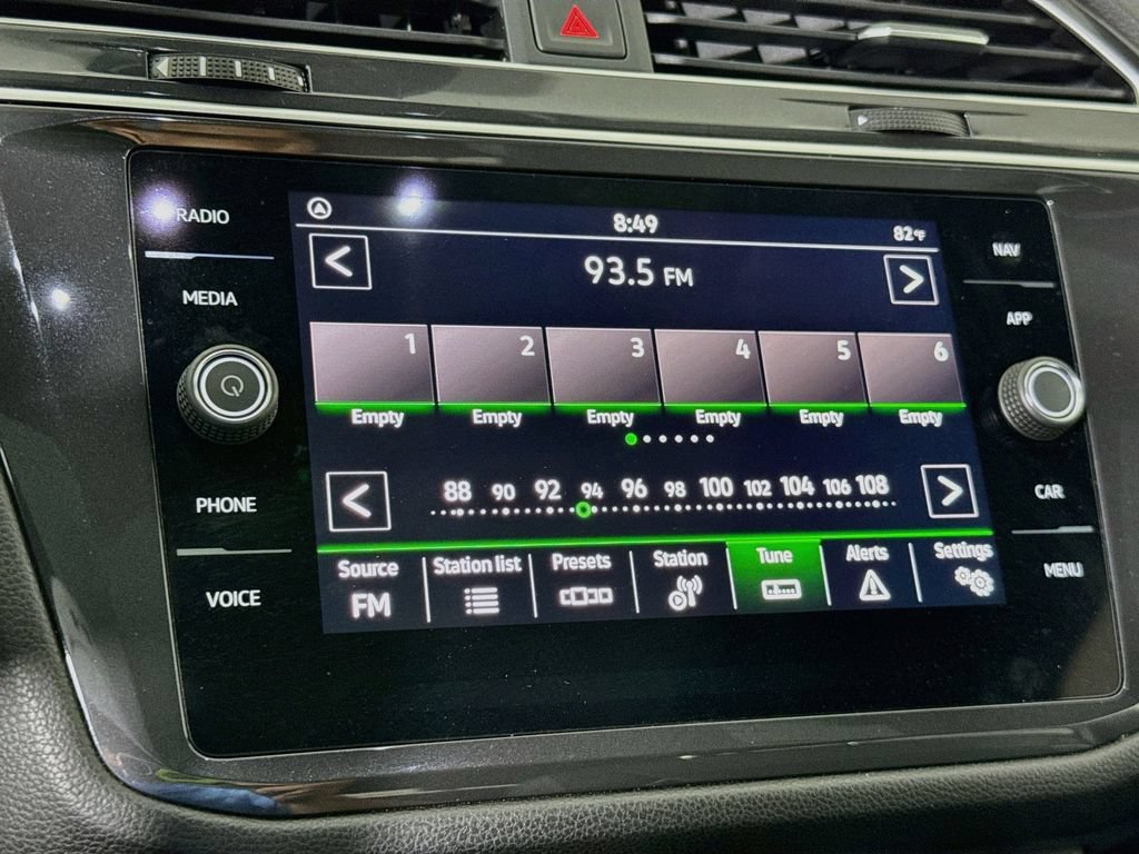 Used 2024 Volkswagen Tiguan SEL R-Line AWD/4WD image 6