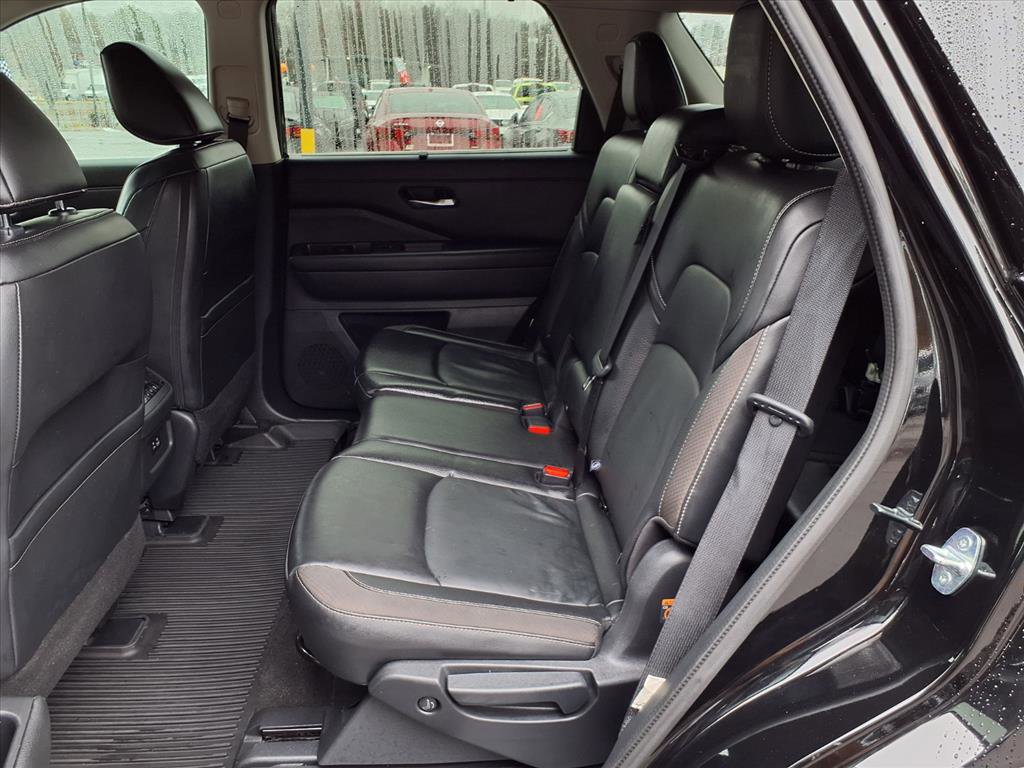 Used 2023 Nissan Pathfinder SL image 12