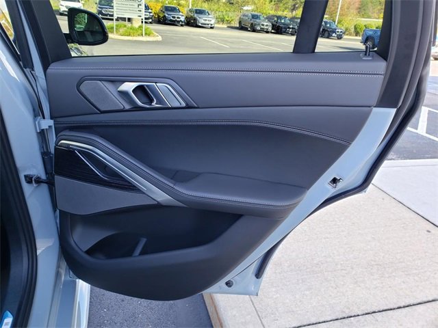 New 2026 BMW X6 xDrive40i w/ Climate Comfort Package image 16