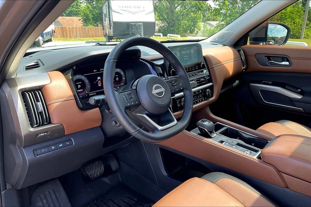 Used 2024 Nissan Pathfinder Platinum w/ Cargo Package FWD image 12