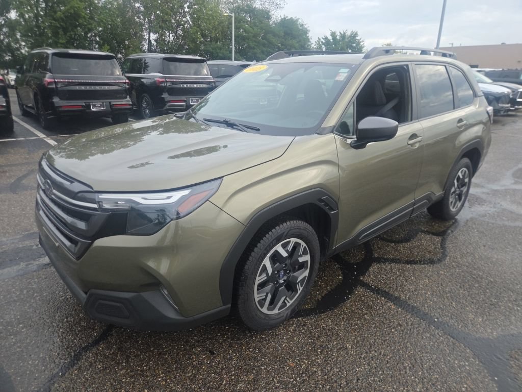 Used 2025 Subaru Forester Premium AWD/4WD image 2