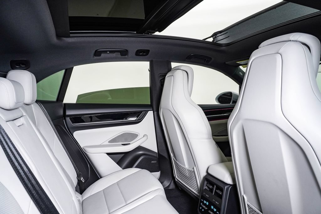 Certified 2025 Porsche Macan 4 Electric AWD/4WD image 16
