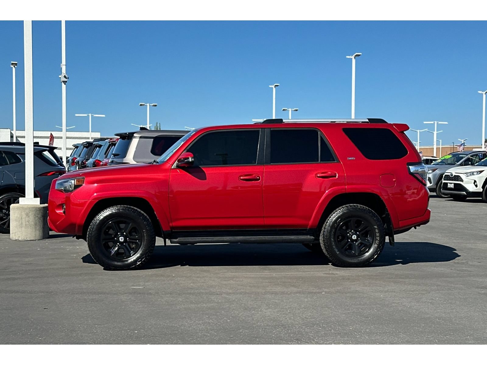 Used 2022 Toyota 4Runner SR5 Premium w/ Moonroof Package AWD/4WD image 7