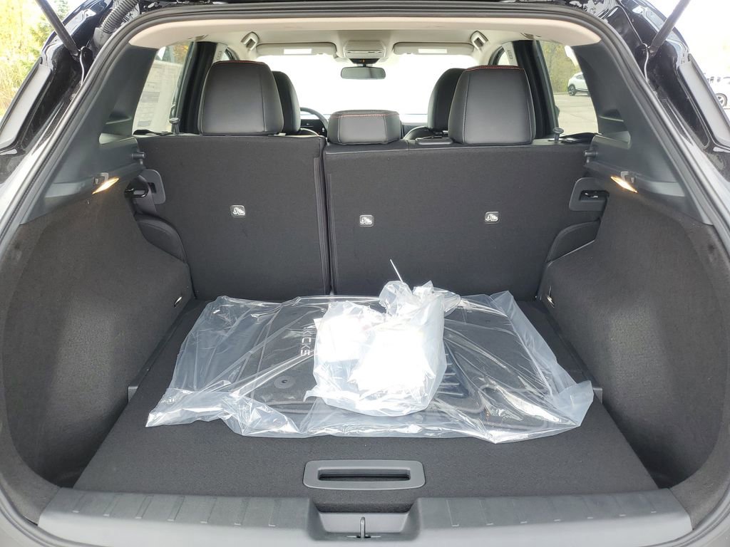 New 2025 Nissan Kicks SR image 8