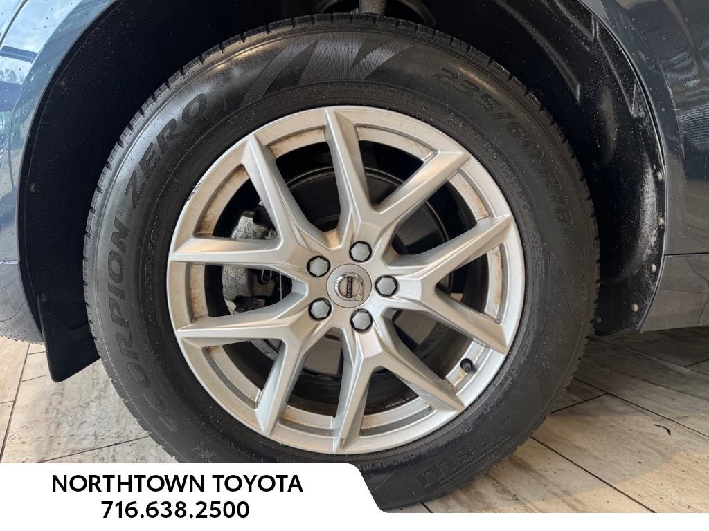 Used 2019 Volvo XC60 T5 Momentum w/ Multimedia Package AWD/4WD image 8