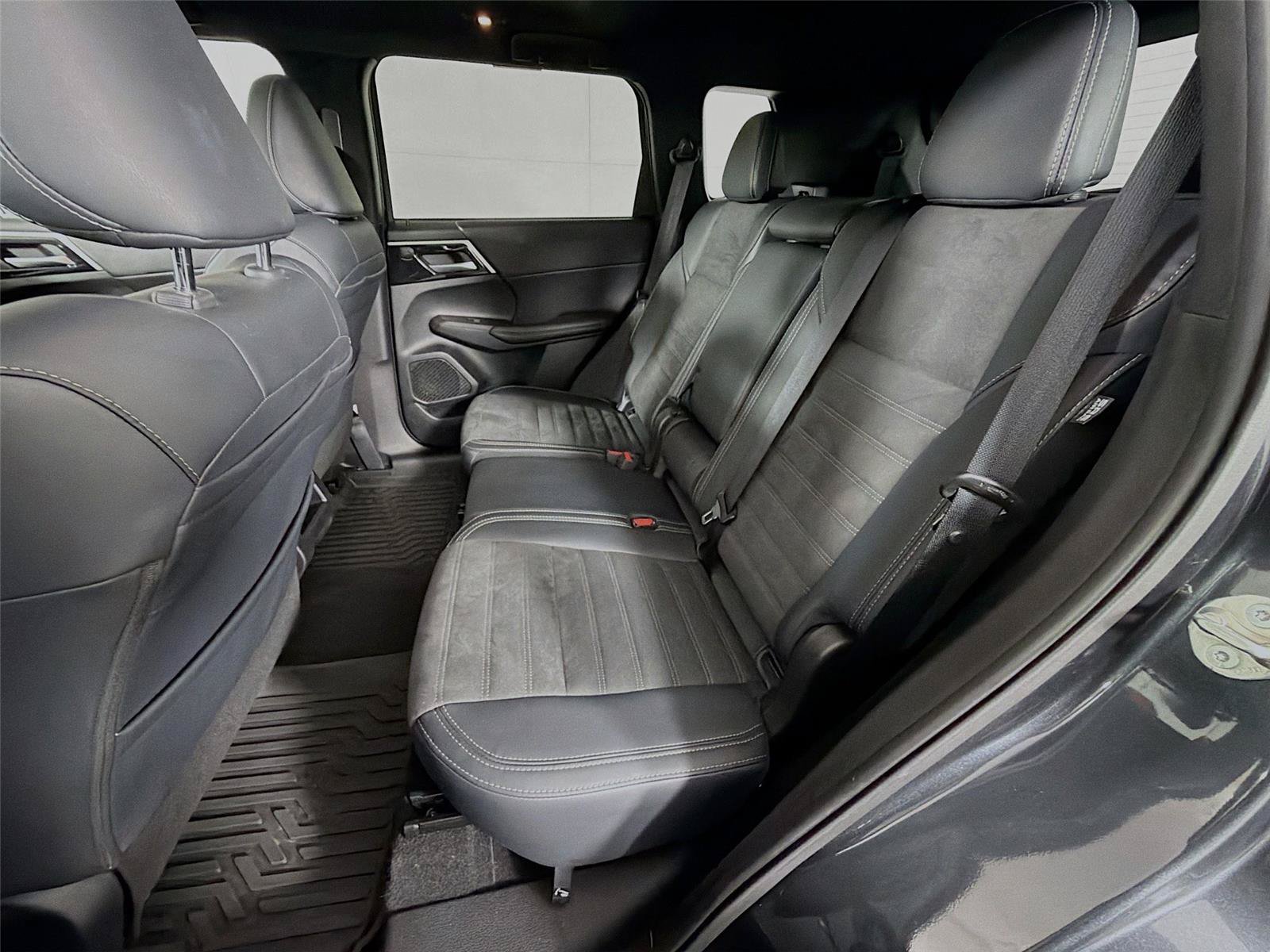 Used 2024 Mitsubishi Outlander SE Black Edition AWD/4WD image 26