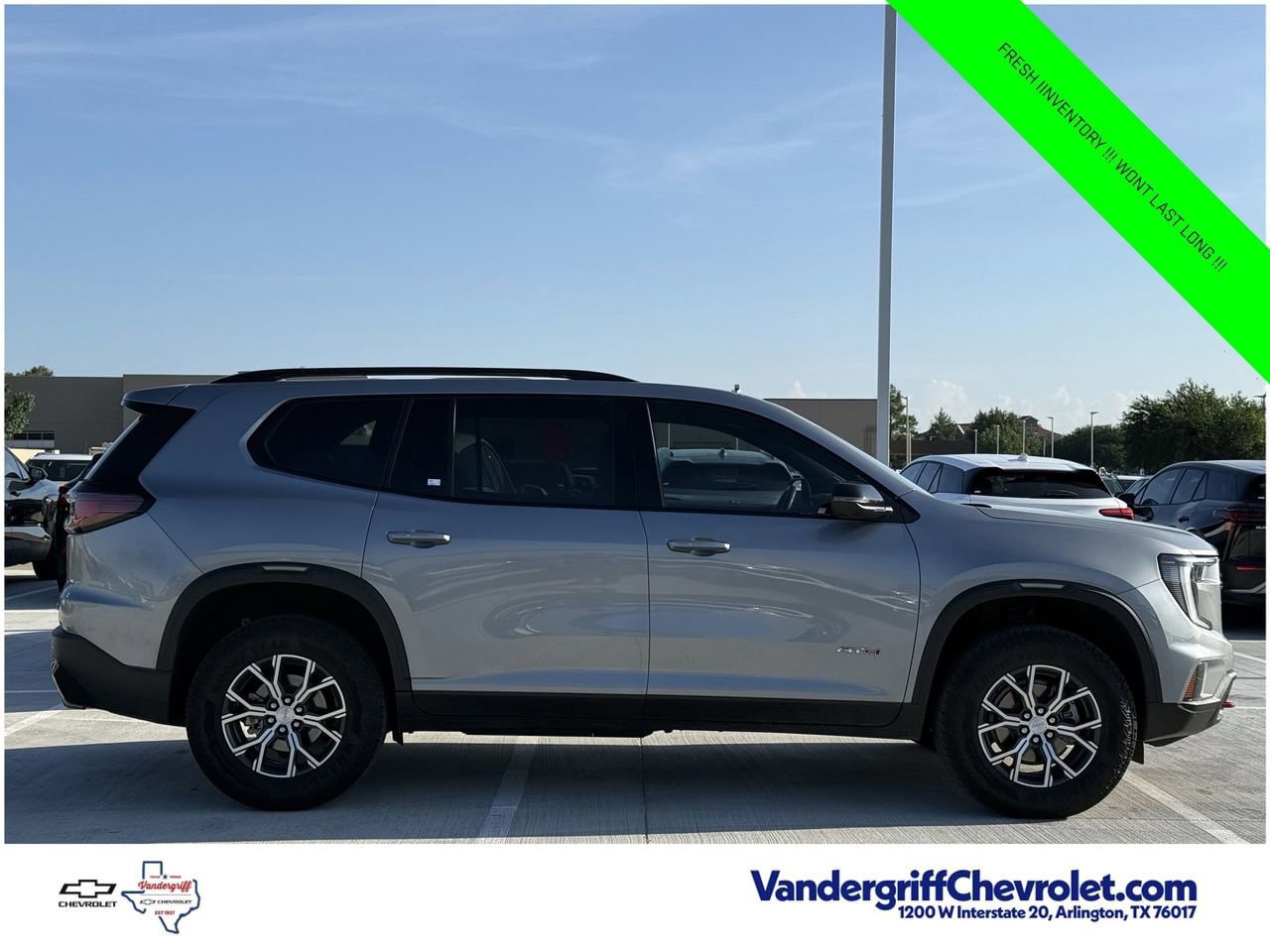 Used 2025 GMC Acadia AT4 AWD/4WD image 3