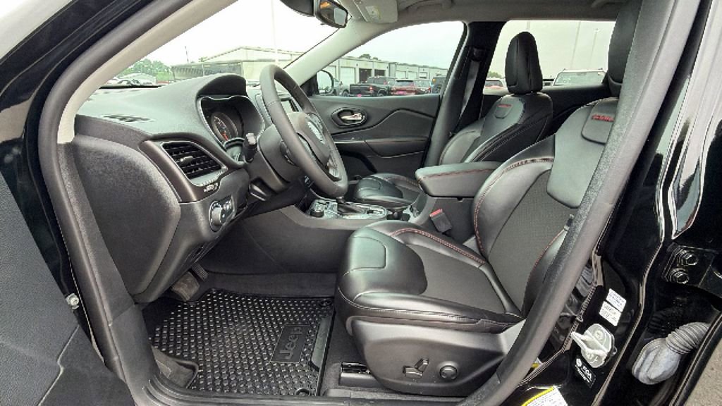 Used 2022 Jeep Cherokee Trailhawk AWD/4WD image 13