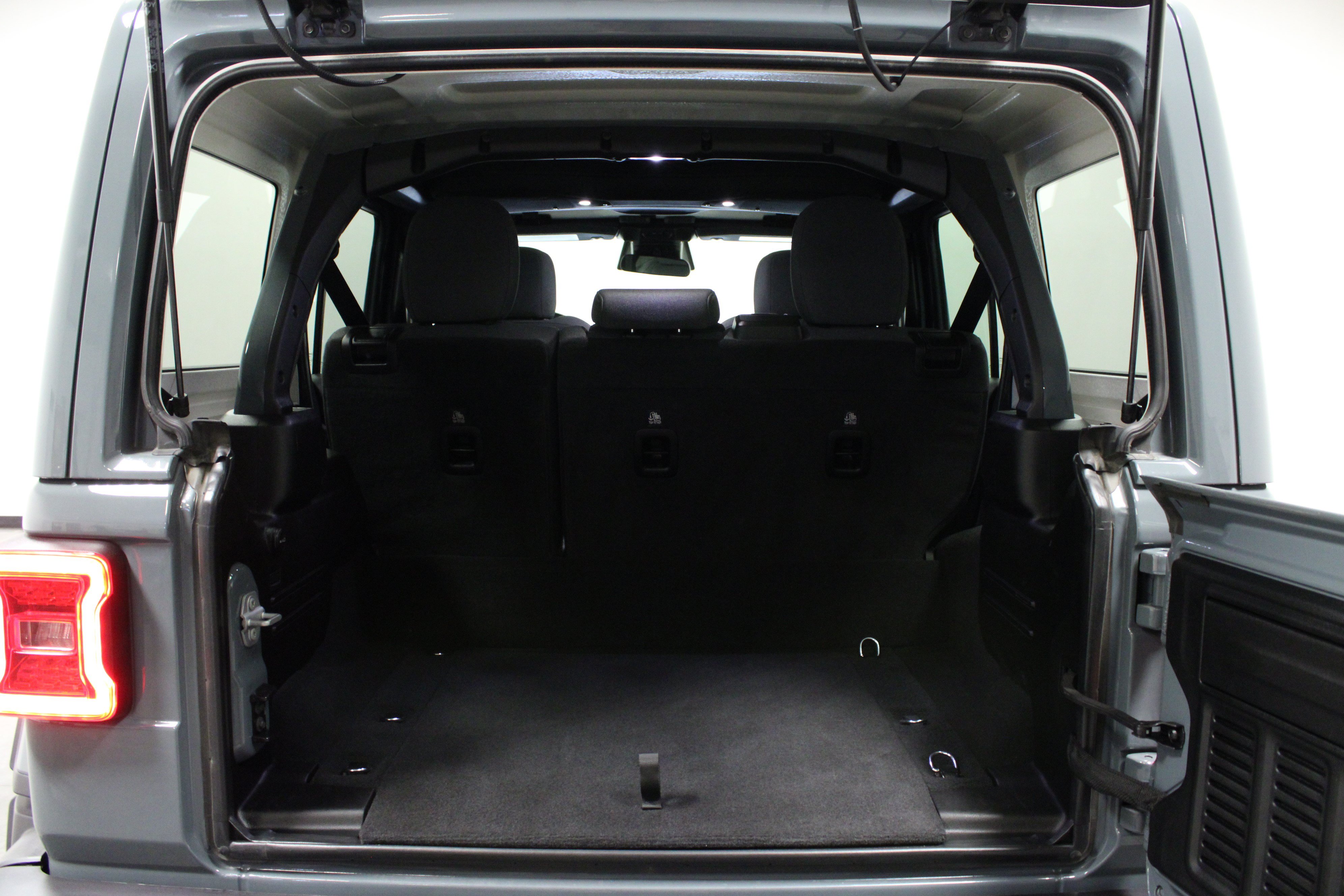 Used 2025 Jeep Wrangler Unlimited Sahara AWD/4WD image 14