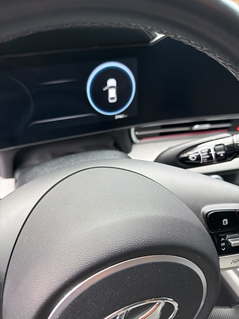 Certified 2023 Hyundai Elantra Limited w/ Preferred Accessory Package image 12