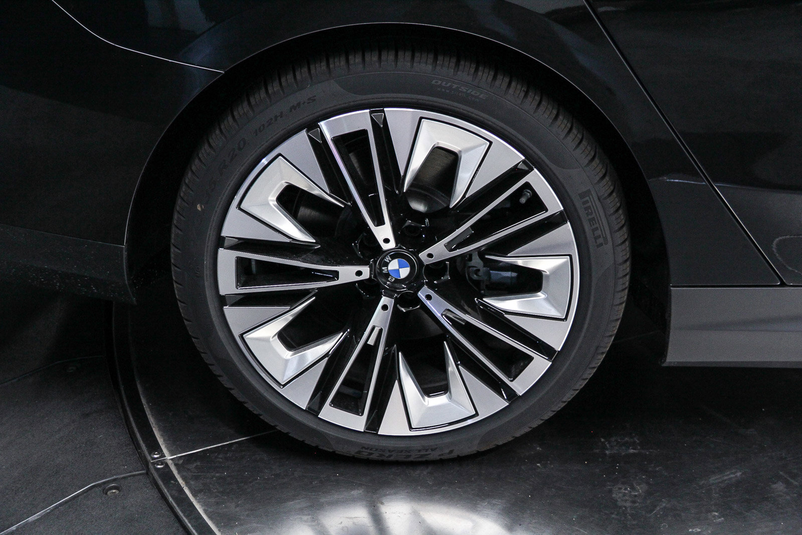 New 2026 BMW i5 eDrive40 w/ Convenience Package image 8