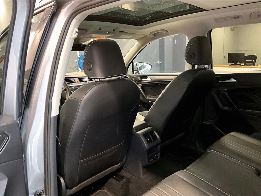 Used 2023 Volkswagen Tiguan SE w/ Panoramic Sunroof Package AWD/4WD image 22