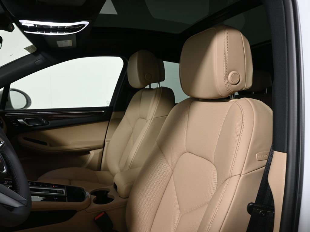 New 2026 Porsche Macan AWD/4WD image 15