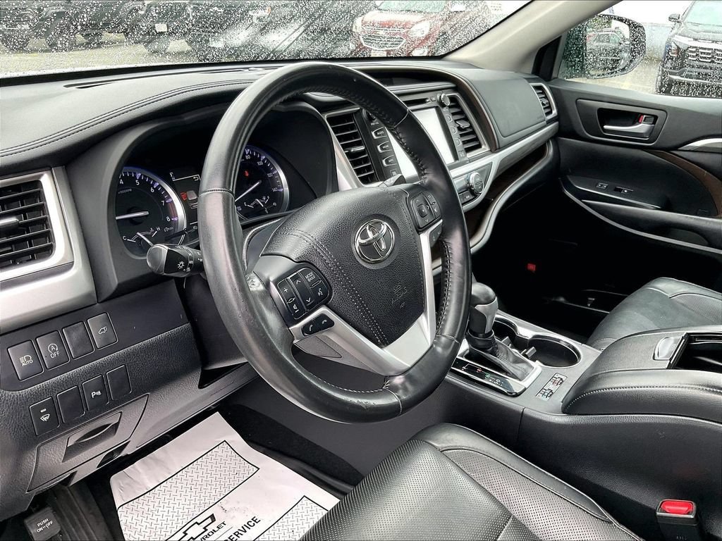 Used 2018 Toyota Highlander Limited w/ Protection Package #3 AWD/4WD image 8